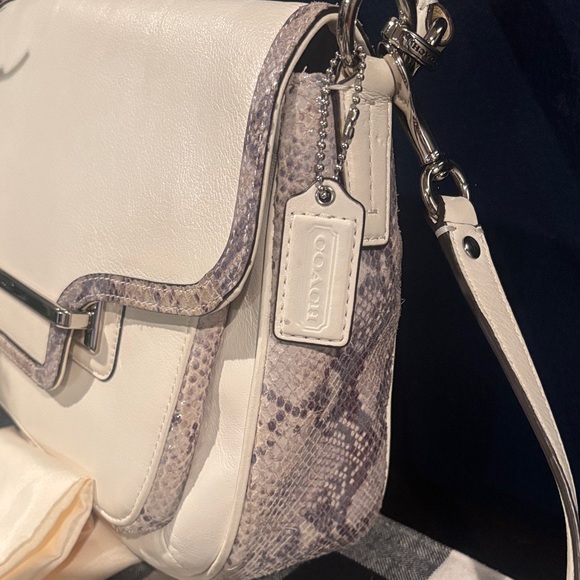 Coach Taylor Mixed Flap Shoulder bag - Picture 3 of 11